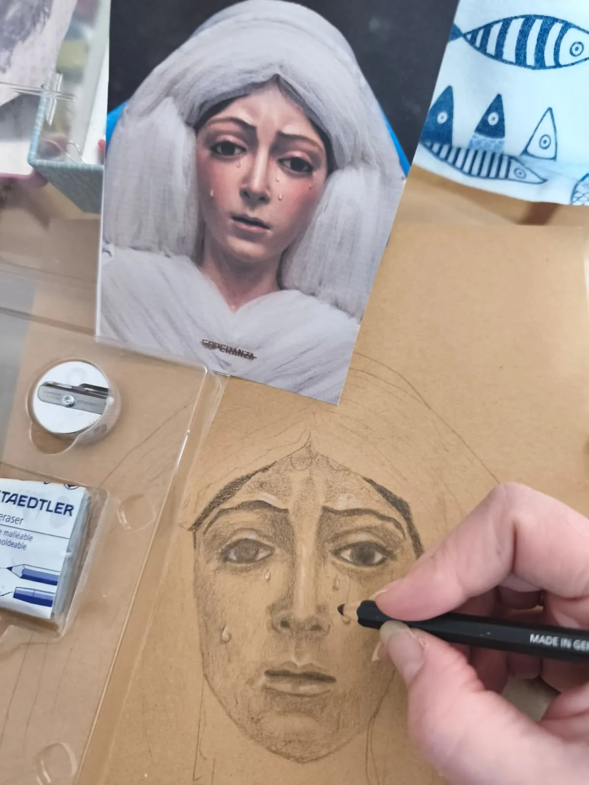 Proceso creativo grafito Serie 1 · Obra cofrade en papel Kraft paso a paso · Sandra Arenas
