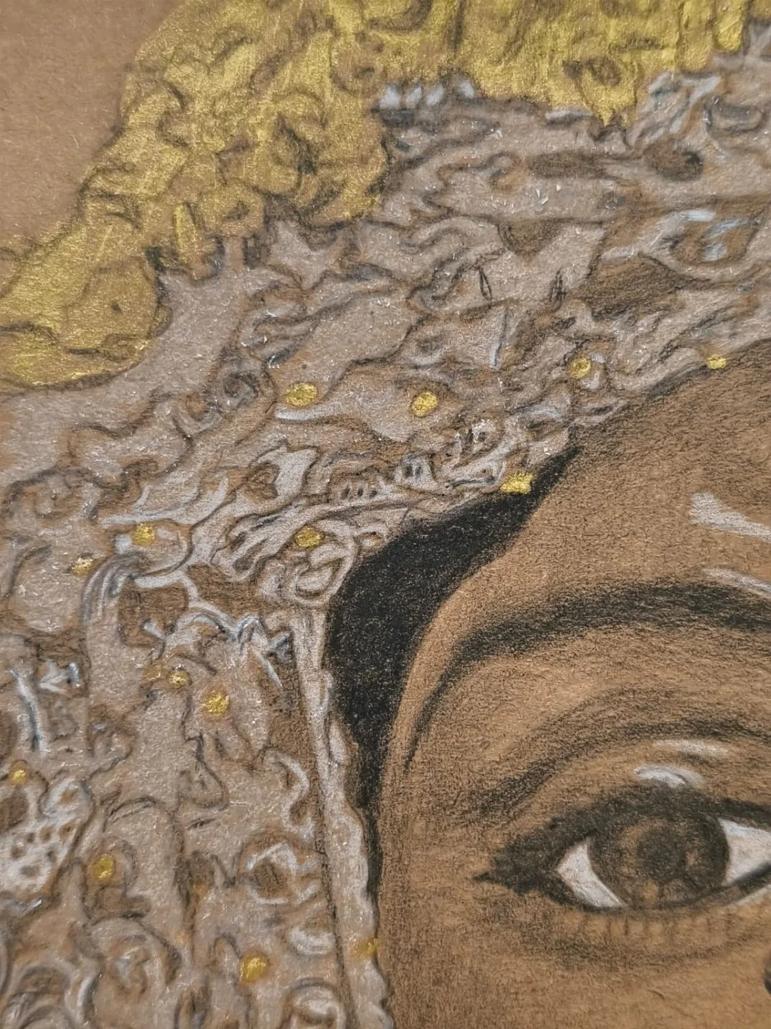 Detalle manto Virgen de la Esperanza Macarena en grafito · Encaje papel Kraft · Sandra Arenas