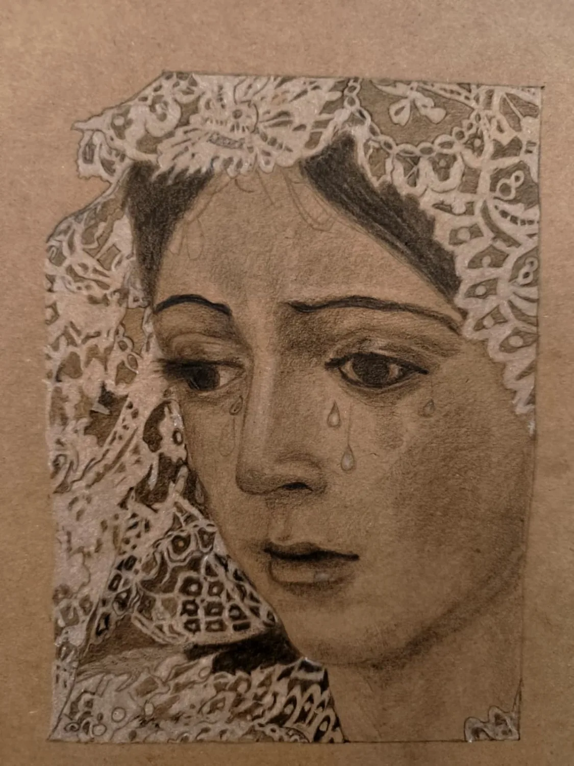 Detalle Virgen de la Esperanza Macarena · Textura grafito papel Kraft · Sandra Arenas Sevilla